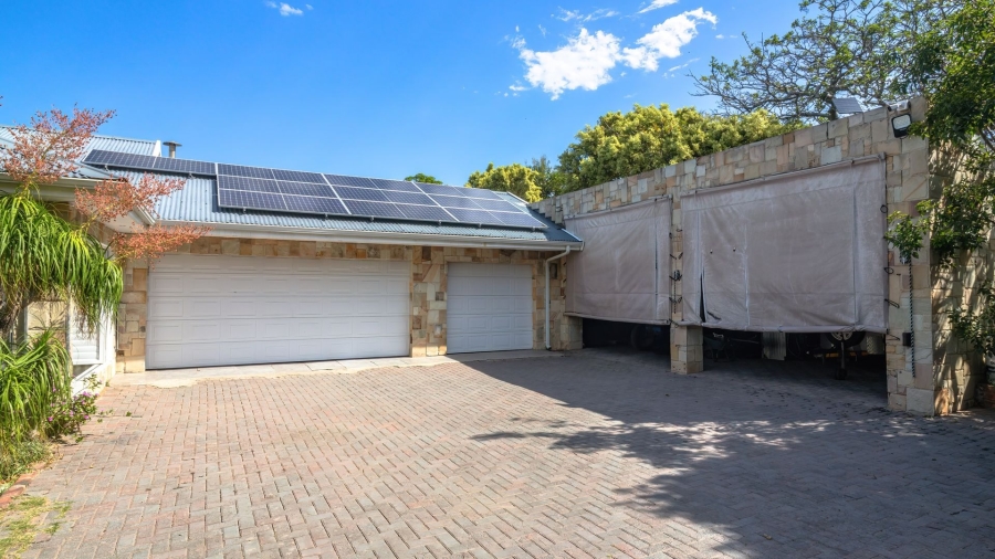 5 Bedroom Property for Sale in Sunrise On Sea Eastern Cape